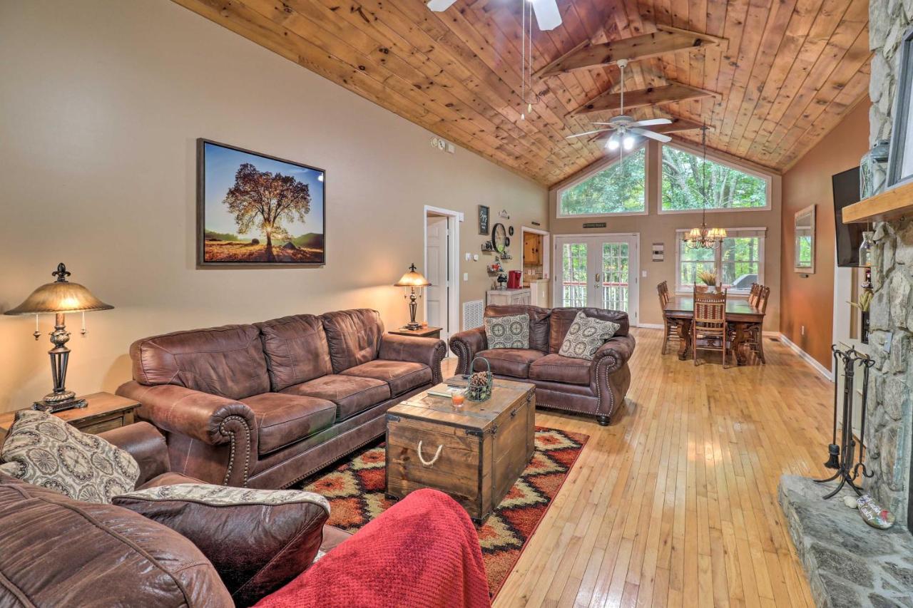 Rustic Red Cabin With Deck In Maggie Valley Club! Kültér fotó