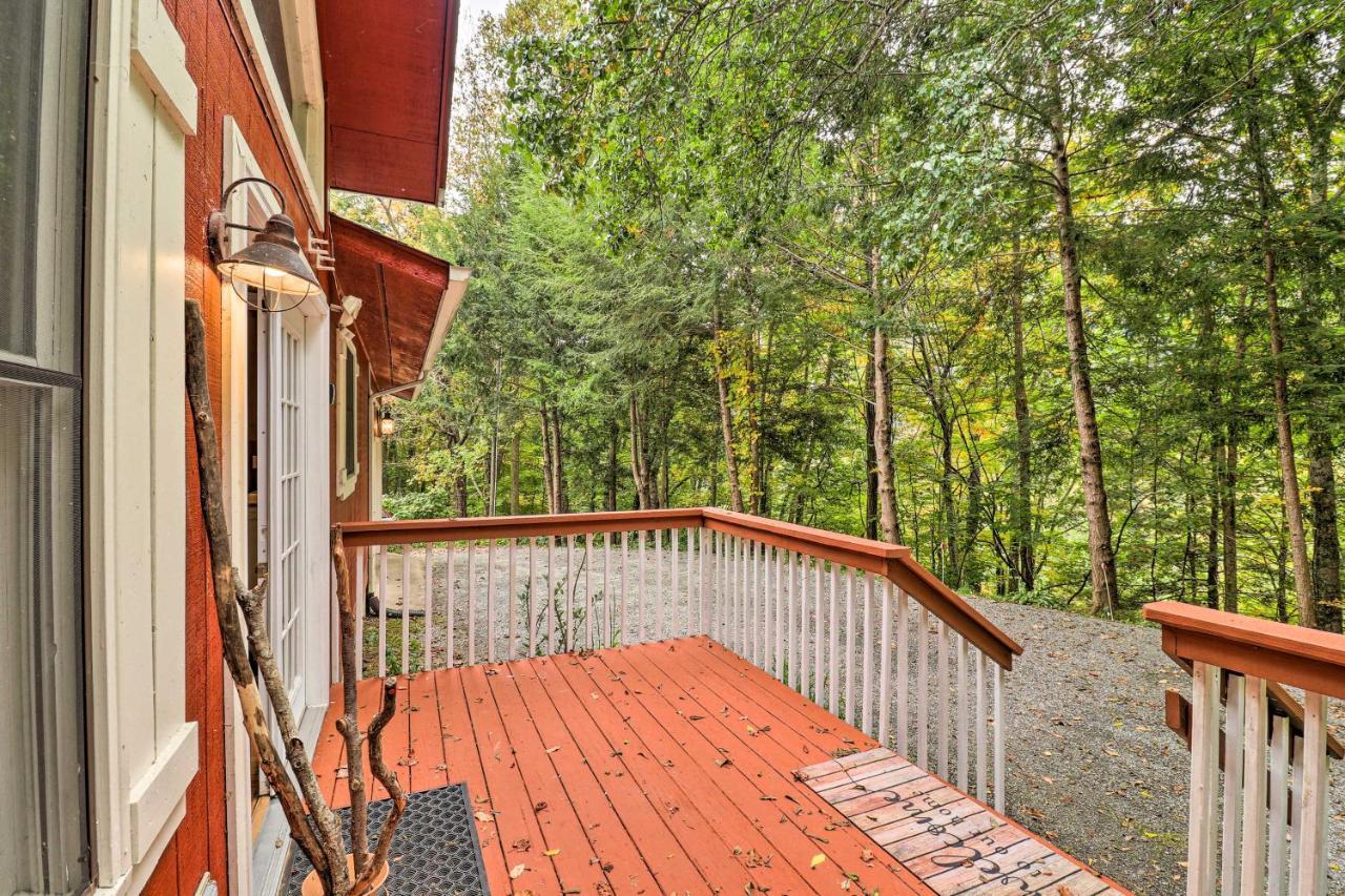 Rustic Red Cabin With Deck In Maggie Valley Club! Kültér fotó